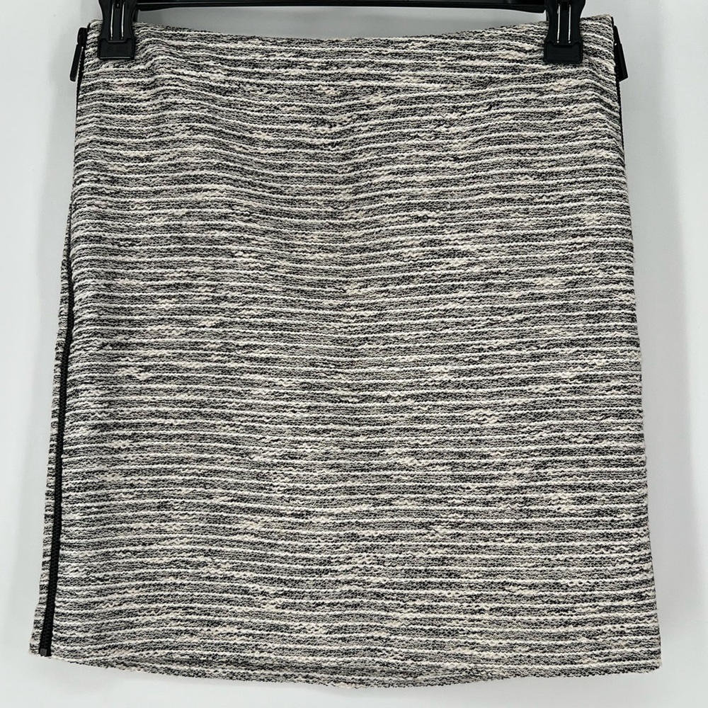 VINCE CAMUTO BLK WHITE SILVER METALLIC‎  KNIT MINI SKIRT W/2 BLACK SIDE ZIPPERS